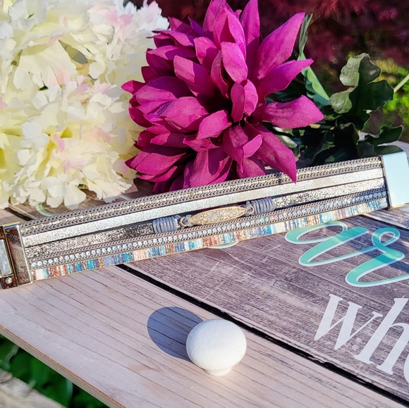 Stunning Rhinestone and leather wrapped, cuff bracelet, magnetic clasp NEW - Picture 9 of 9